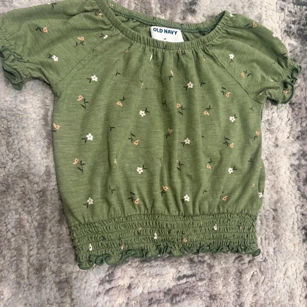 Toddler Girl Old Navy Green Floral Top size 3t Preowned